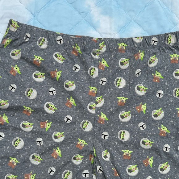 NWT - Mandalorian/ Baby Yoda PJ’s Set - 2XL - Picture 3 of 8